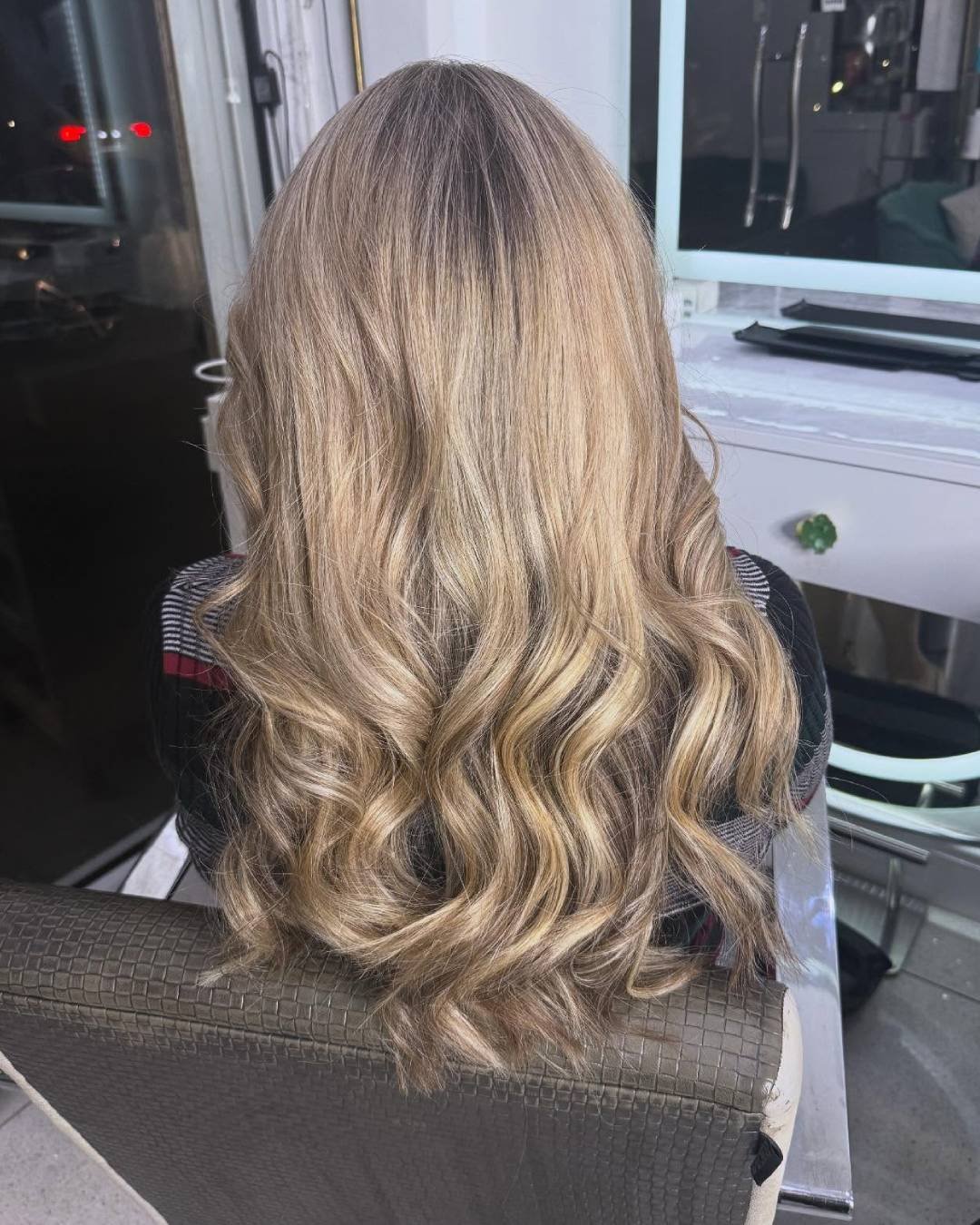 Lola's Salon portrait